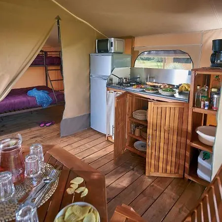 캠프장 Les Vertes Feuilles 퀜드