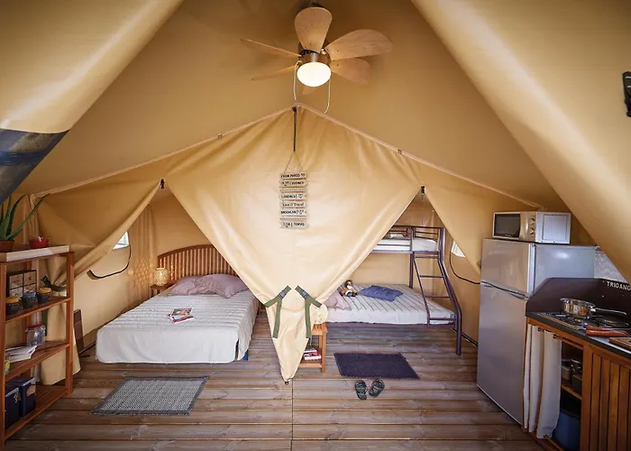 Les Vertes Feuilles 营地 康村